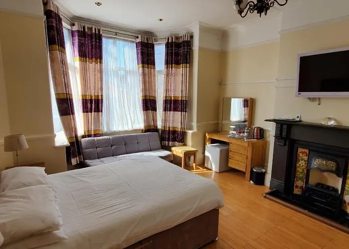 Diamonds Guest house 3*