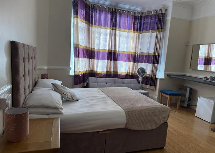 Diamonds בית הארחה 5*