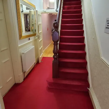 Diamonds بيت ضيافة